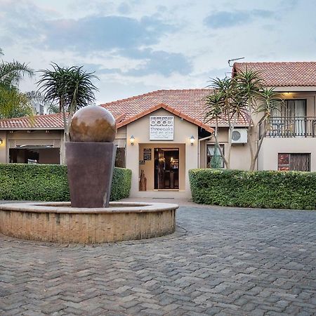 Three Oaks And An Aloe Boutique Hotel Hartbeespoort Eksteriør billede